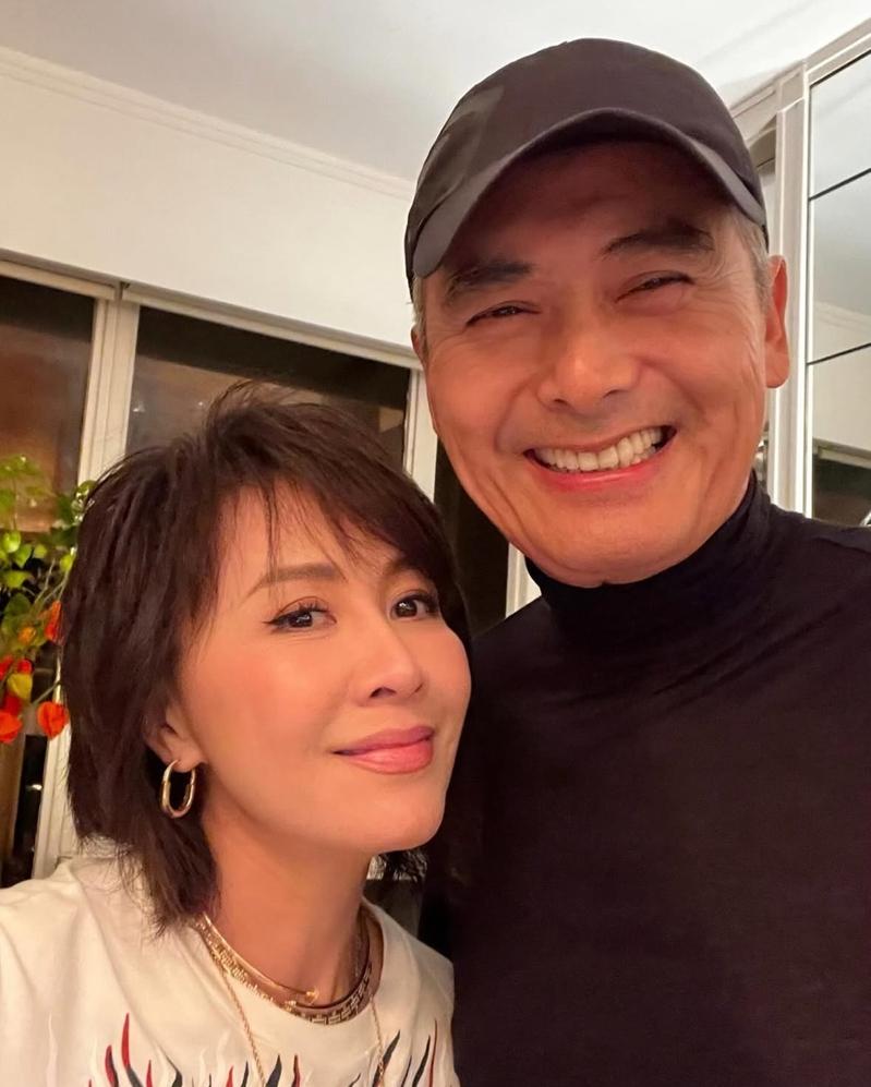 刘嘉玲晒出与老友聚会照，杜琪峰、梁朝伟、周润发都到场。(取材自Instagram)
