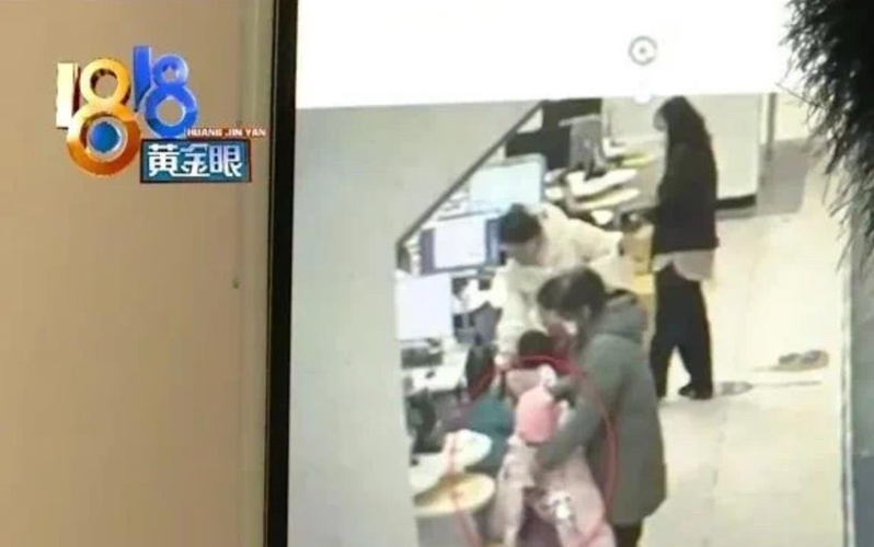 6岁男童被邻居两次带去男扮女装顶替女儿打疫苗。（取材自潇湘晨报）