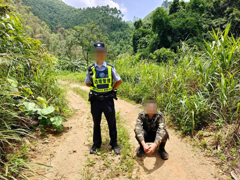 何姓男子逃离电诈园区走回中国，被广西友谊关边境派出所民警抓获。(取材自红星新闻)