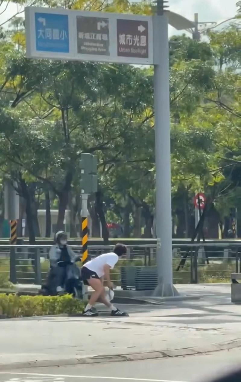 韩国人气男星朴宝剑今日在高雄举办粉丝见面会，平时有晨跑习惯的他，今早更被粉丝目击独自在高雄街头跑步。(记者宋原彰／翻摄)
