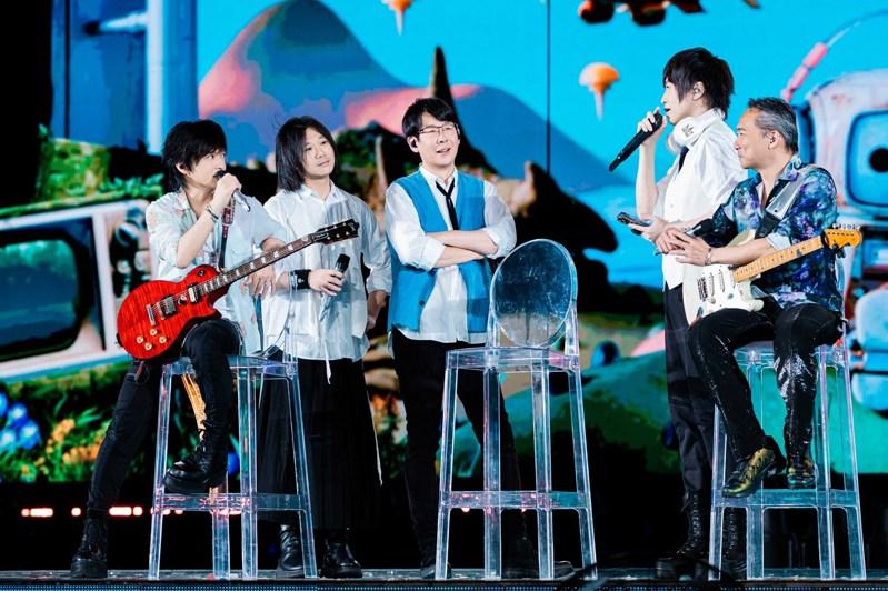 五月天怪兽悄悄拭泪。（取材自小红书）