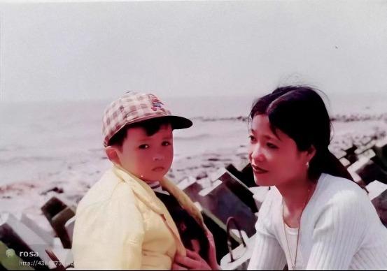为寻找26年前遭拐走的儿子，一对父母重金悬赏上海市区一套房。(取材自大皖新闻)