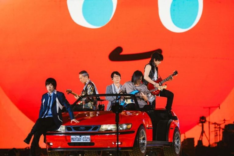 五月天除了金曲连发，在台上的交互也充满「笑果」。(图／相信音乐提供)
