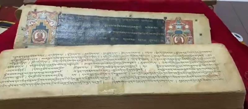 中国国家一级文物「大般若波罗蜜多经初会」。(视频截屏)