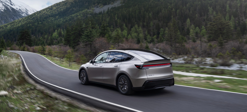 中国国产特斯拉6人座Model Y L上市。(取自澎湃新闻)