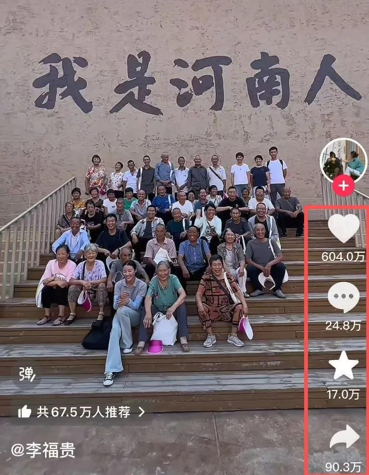 李福贵在村里卖货。(取材自人民日报)