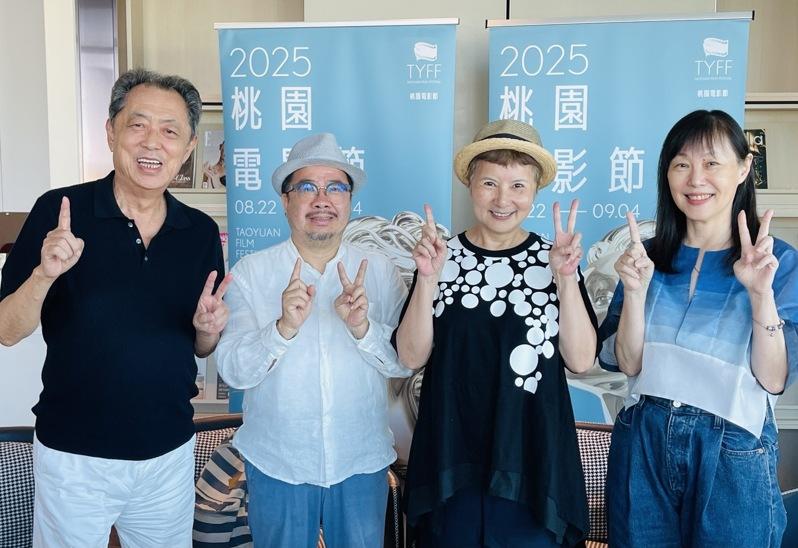 国家影视厅中心董事长褚明仁（左起）朱延平导演、李烈与周扬明制片，受邀出席「小城故事」映后专题讲座。图／桃园电影节提供