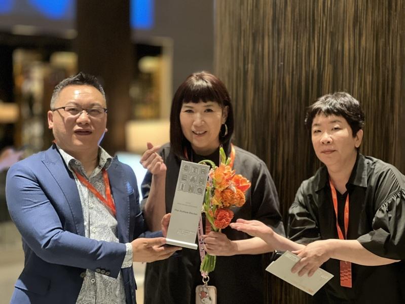 「The Outlaw Doctor 化外之医」代表台湾角逐全球OTT大奖的最佳亚洲内容、最佳编剧奖。图／公视、中华电信、瀚草文创提供