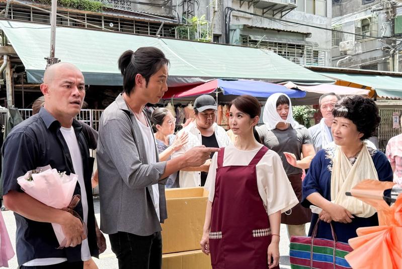 陈小菁跳脱以往屏幕形象，在「百味人生」剧中化身市场卖杏仁茶的摊贩。图／三立提供