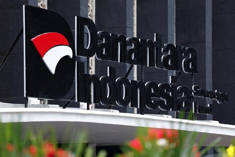 知情人士透露,印尼新成立的主权财富基金「Danantara」打算发行所谓的「爱国债券」,筹措50兆印尼盾(约 31 亿美元)资金。(路透)