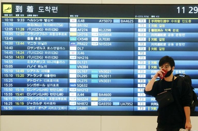 日本东京羽田国际机场入境大厅。（美联社）