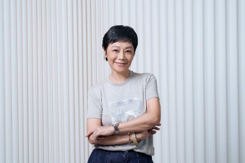 许光汉（右）在「他年她日」中倾尽一生痴心守候袁澧林饰演的命定情人。（甲上娱乐提供）