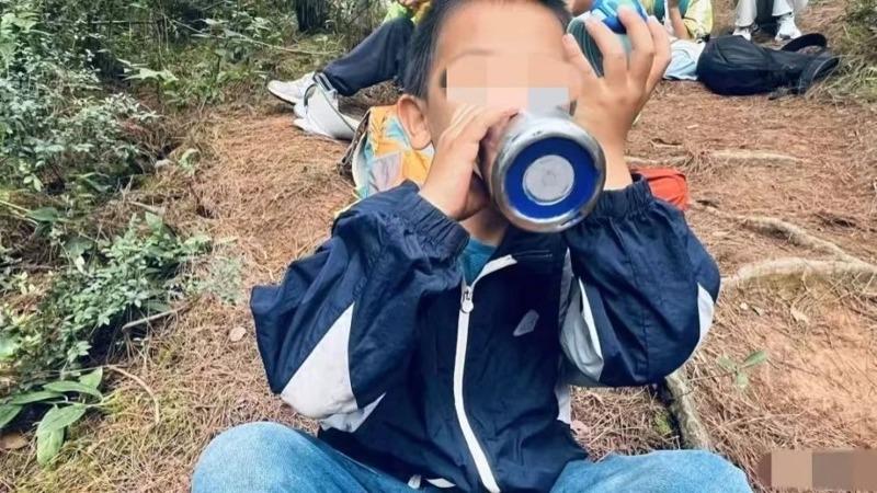 「明日之光」办公地点已大门紧闭，室内空无一人。（取材自澎湃新闻）