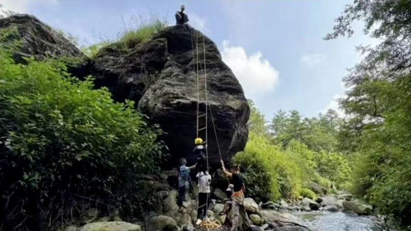 「明日之光」办公地点已大门紧闭，室内空无一人。（取材自澎湃新闻）