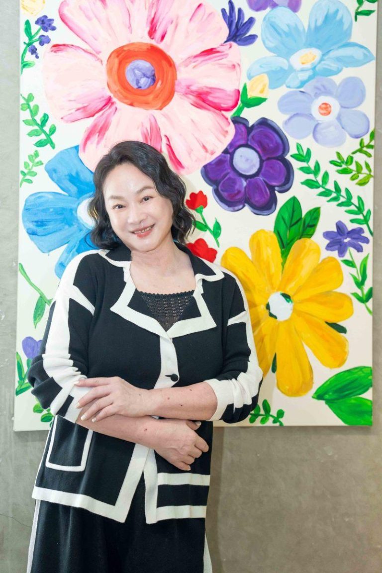 陆小芬对自身保养很有一套，并分享多年使用精油心得。（图／一束光影艺提供）