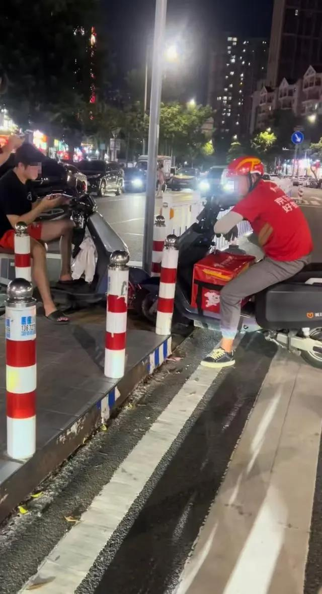 两人从天亮着僵持到天黑。(取材自华商报大风新闻)