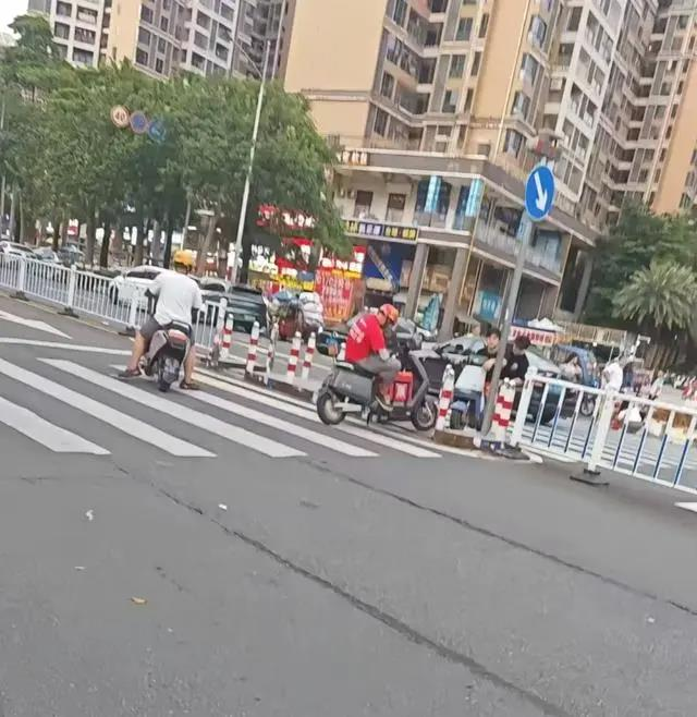 两人从天亮着僵持到天黑。(取材自华商报大风新闻)