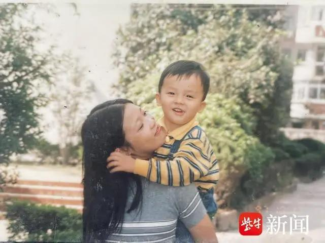 唐女士和儿子王磊在一起。(取材自紫牛新闻)