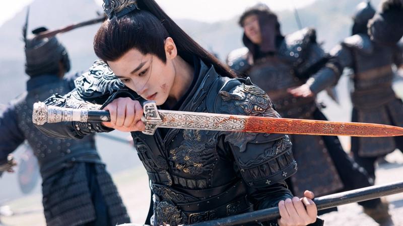 周也(左)、丞磊在「锦月如歌」携手征战沙场。(爱尔达电视 提供)