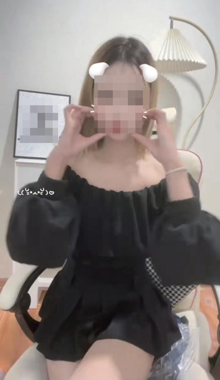 随着行业竞争加剧，许多直播公司以极低的成本大量招聘未成年人。示意图。（新华社）