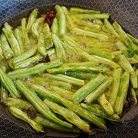 椒蒜香煸四季豆的做法图解3