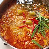 酸辣开胃的欧洲橄榄泡椒牛肉米线的做法图解5