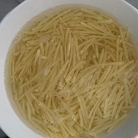 巨巨巨好吃|酸辣土豆丝的做法图解2