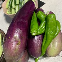 茄子烧辣椒的做法图解1