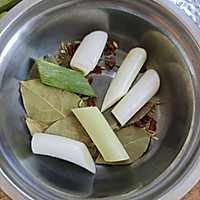 西红柿炖牛肉的做法图解1