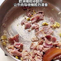 酸辣开胃的欧洲橄榄泡椒牛肉米线的做法图解3