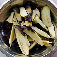 蒜辣豆豉烧茄子的做法图解1