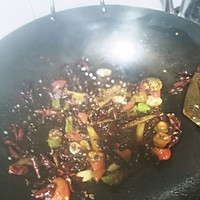 香辣田鸡煲的做法图解3