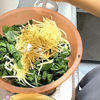 红薯叶麦饭 ▏红薯叶别扔，摇身一变成为健康美食～的做法图解4
