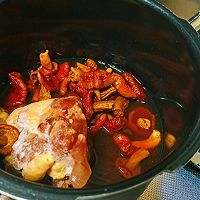 云南野生菌宴席～大红菌煮鸭子的做法图解5