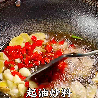 外焦里嫩的香辣鱼块的做法图解3