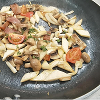 袋煮奶油蘑菇鸡的做法图解3