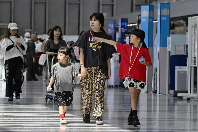 日本仙台机场7月31日已恢复服务运作,俄罗斯远东地区30日发生强烈地震后,日本部分地区曾发布海啸预警。(美联社)
