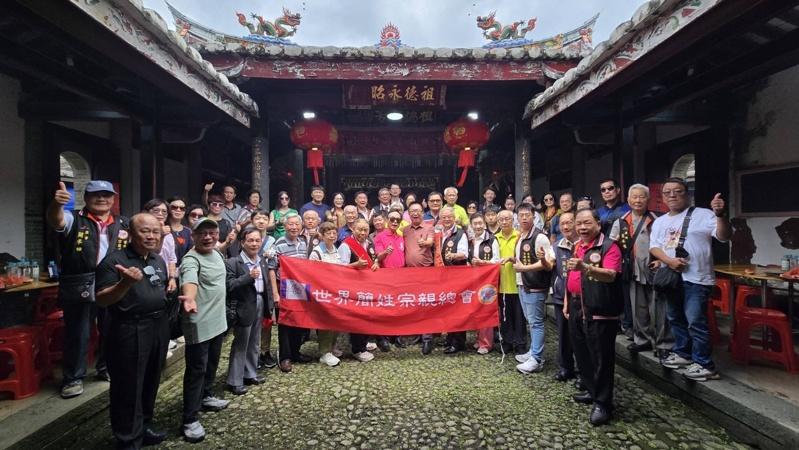 世界简姓宗亲总会号召各地简姓台商宗亲代表回厦门、漳州、南靖寻根祭祖及企业参访交流。(台商提供)