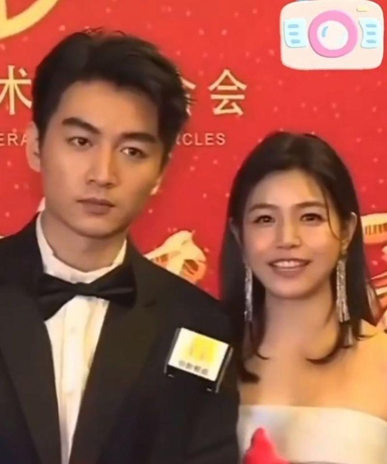 大陆女星赵樱子身穿银色透视礼服出席坎城影展，遭传疑违反主办方下达的「禁裸令」，被工作人员请离。(取材自微博)