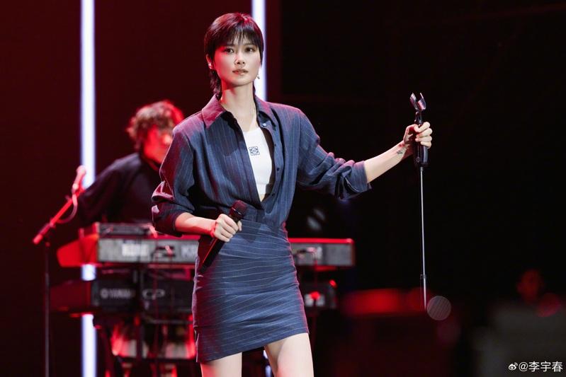 「超级女声」出道,李宇春一直坚持走自的路。(取材自微博)
