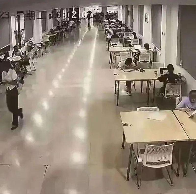 武大「校园性骚扰」事件监控画面。（视频截屏）