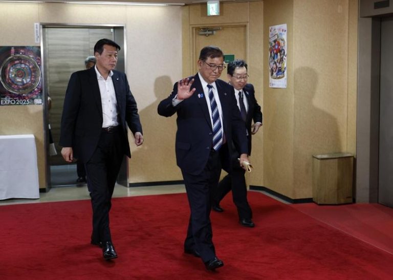 石破茂4日在国会答复质询时说：「有人说，运行协议比达成协议还困难。我在此谦卑地请求大家继续支持。」(欧新社)