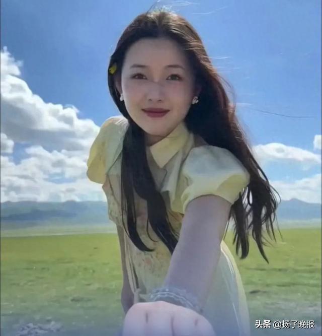 重庆医科大学一名24岁的女大学生撞脸已故女星大S。(取材自三湘都市报)