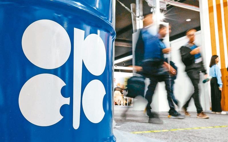 石油输出国组织与伙伴国(OPEC+)的代表透露,该组织原则上同意9月起再度增产。(路透)