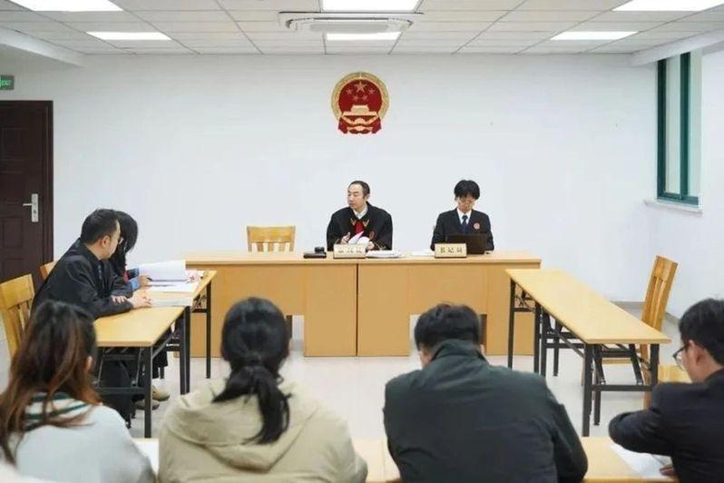 北京独身女子去世后房产被充公,引发热议;示意图,人民法院审理现场。(取材自上海法治报)