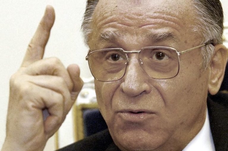 罗马尼亚前总统伊列斯古（Ion Iliescu）5日逝世，享寿95岁。美联社档案照