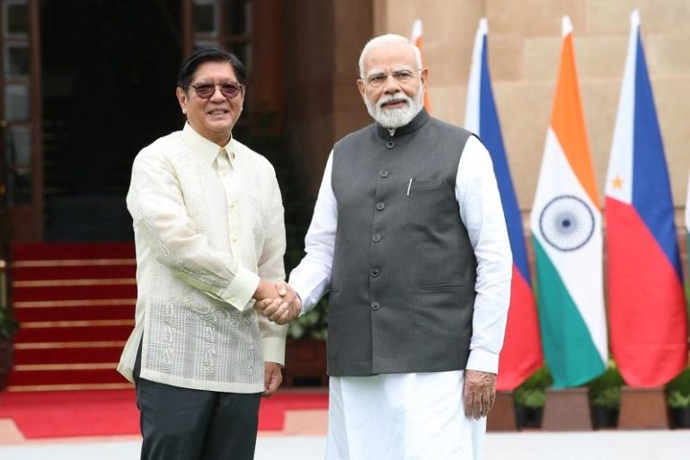菲律宾总统小马可仕（Ferdinand Marcos Jr.，左）5日在印度新德里与印度总理莫迪会面。欧新社