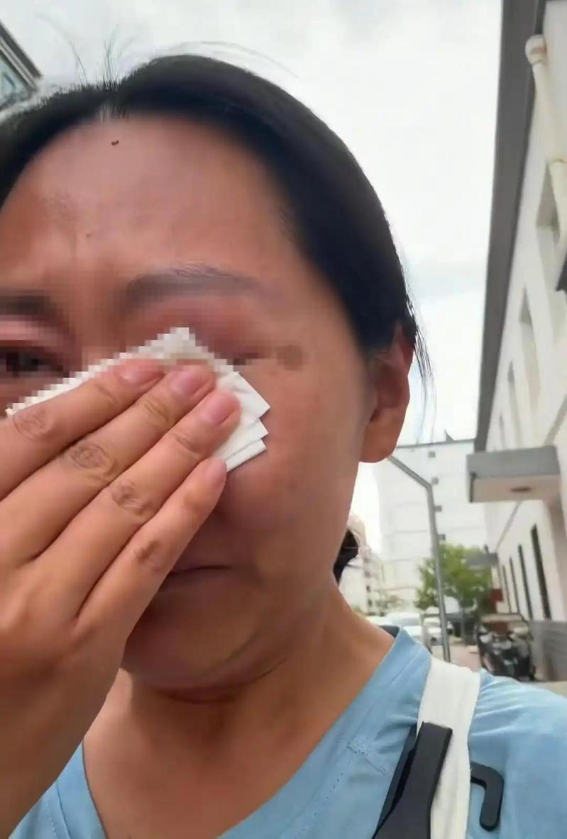 周女士控诉扶老人却被诬陷。(视频截屏)