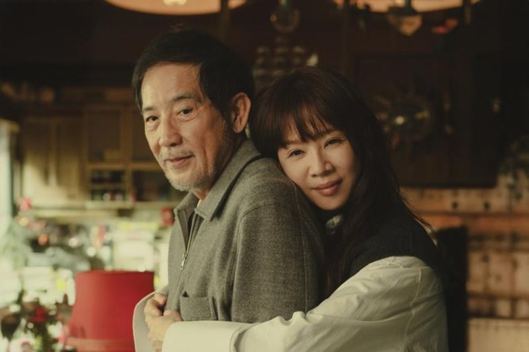 谢盈萱（右）、秦汉入围首尔国际电视节大赏。（图/Netflix提供）