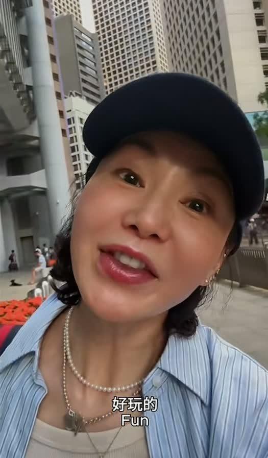 60岁的张曼玉拍片在小红书分享生活点滴。(取材自小红书)